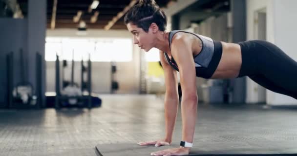 Fitness Power Vrouw Doen Een Push Sportschool Voor Een Gezondheid — Stockvideo