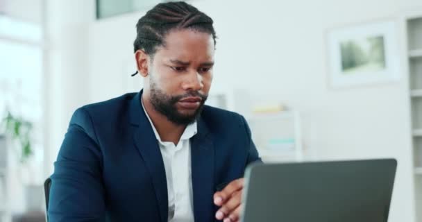 Business Glitch Zwarte Man Met Stress Gefrustreerd Consultant Het Werk — Stockvideo