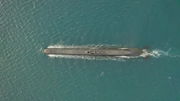 Αεροφωτογραφία Υποβρυχίου Πλοίου Και Ταξιδιού Στη Θάλασσα Για Παράκτια Μεταφορά — Αρχείο Βίντεο