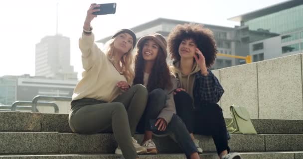 Selfie Gen Friends Building Steps Peace Sign Smile Happy Photo — Stock Video