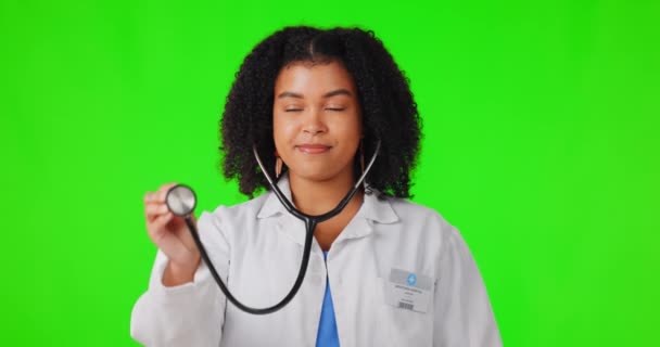 Врач Лицо Счастливая Женщина Стетоскопом Зеленом Экране Здравоохранения Сестринского Дела — стоковое видео