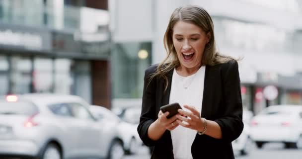 Business Happy Woman Dance Phone City Notification Good News Bonus — Stock Video
