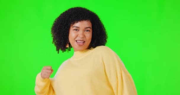 Portrait Pointant Drôle Avec Une Femme Sur Fond Écran Vert — Video