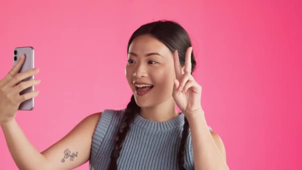 Azjatka Twarz Uśmiech Selfie Vlog Lub Zdjęcie Profilowe Różowym Tle — Wideo stockowe