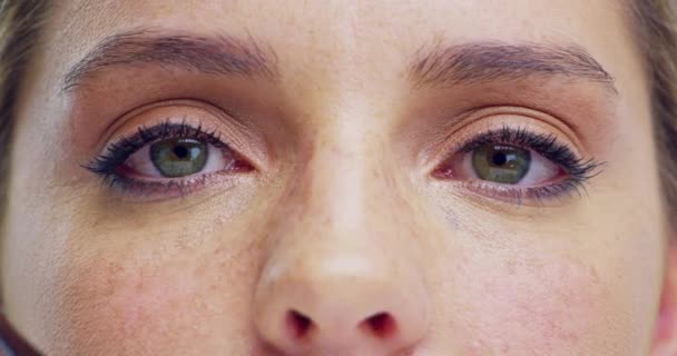Ögonvård Glasögon Och Närbild Kvinna Med Gröna Ögon För Optometri — Stockvideo