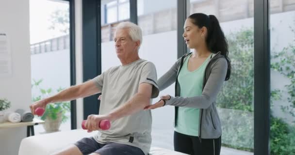 Podpora Činky Fyzioterapie Starými Muži Ženami Kanceláři Pro Poradenství Wellness — Stock video