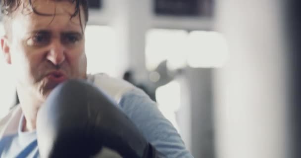 Fitness Sport Box Mužem Tělocvičně Pro Trénink Cvičení Skutečné Hubnutí — Stock video
