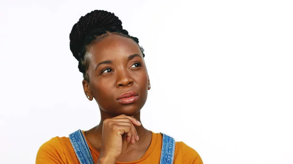 Pensamiento Duda Retrato Una Mujer Negra Con Una Idea Aislada — Foto de Stock