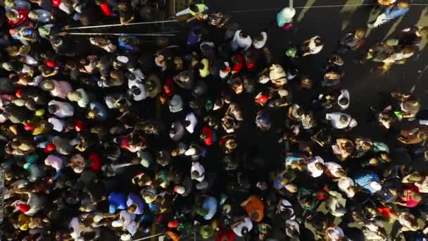 Вид Беспилотника Толпа Группа Людей Городе Улице Съезда Фестиваля Сбора — стоковое видео