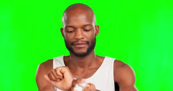 Homem Negro Perfume Colônia Com Beleza Tela Verde Perfume Fragrância — Vídeo de Stock