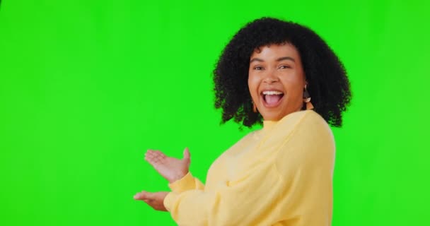 Mutlu Kadın Eller Yeşil Ekran Reklam Alanı Duyuru Tanıtım Için — Stok video