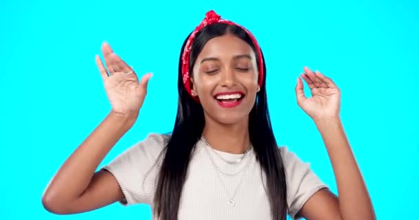 Glad Upphetsad Indisk Kvinna Och Dans Studio Med Smink Blå — Stockvideo