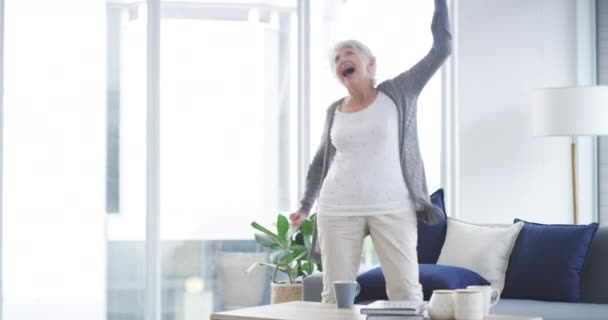Divertido Libertad Una Anciana Bailan Sala Estar Casa Durante Jubilación — Vídeos de Stock