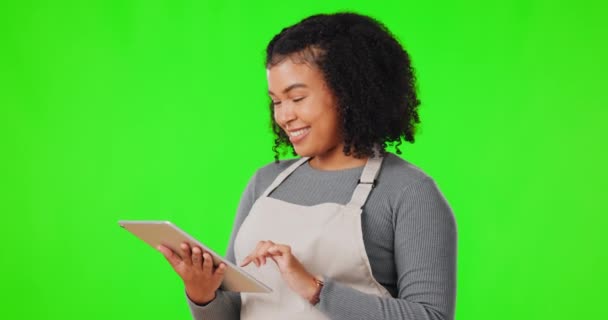 Tablet Ευτυχισμένη Και Γυναίκα Στο Στούντιο Πράσινη Οθόνη Δικτύωσης Στα — Αρχείο Βίντεο