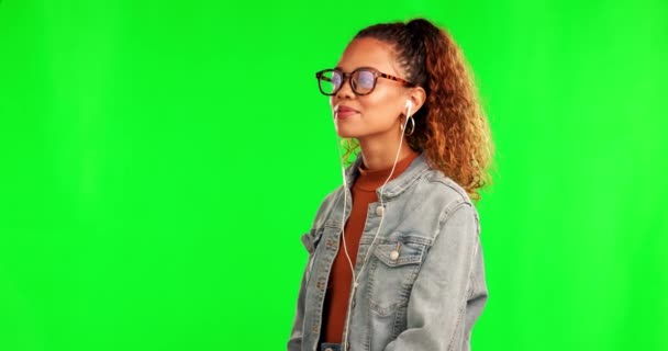Zielony Ekran Szczęśliwy Kobieta Muzyką Aby Zrelaksować Się Słuchając Piosenki — Wideo stockowe