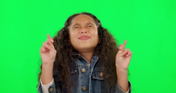 Hoffnungsvoll Mädchen Und Aufgeregt Mit Grünem Bildschirm Und Daumen Drücken — Stockvideo