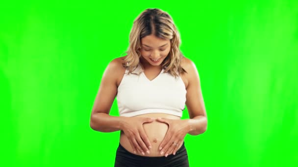 Embarazada Corazón Estómago Una Mujer Feliz Una Pantalla Verde Con — Vídeos de Stock