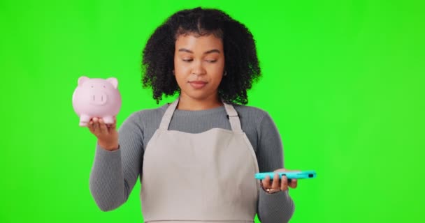 Γυναίκα Κουμπαράς Και Μηχανή Καρτών Στην Πράσινη Οθόνη Για Πληρωμή — Αρχείο Βίντεο