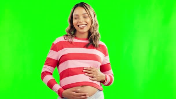 妊娠中 胃や笑顔 希望と愛と緑の画面上の幸せな女性の肖像画 興奮した女性の人は スタジオの背景に健康と健康のための妊娠中の腹に手で笑う — ストック動画