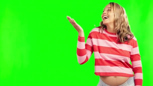 プロモーション契約 販売の申し出や発表のための緑の画面上のスタジオ 手や幸せな妊婦 広告やマーケティングのためのモックアップスペースを示す笑みを浮かべている妊娠 出産や母親 — ストック動画
