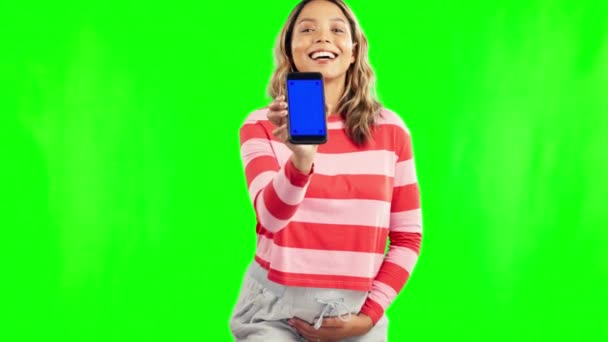Щаслива Вагітна Жінка Телефон Макет Зеленому Екрані Реклами Фоні Студії — стокове відео