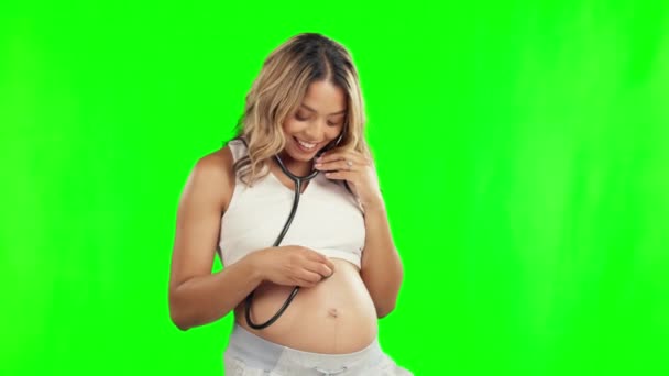 Estetoscopio Mujer Embarazada Escuchar Los Latidos Del Corazón Pantalla Verde — Vídeos de Stock