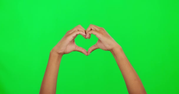 Láska Srdce Ruka Znamení Zelené Obrazovce Pro Podporu Tvar Emoji — Stock video