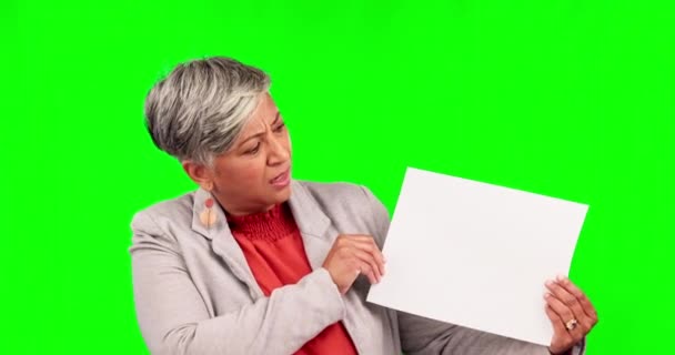 Старшая Деловая Женщина Чистый Плакат Зеленый Экран Запутанным Лицом Вау — стоковое видео