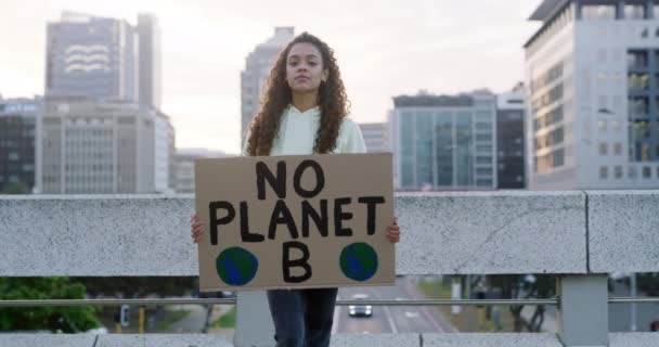 Protes Potret Dan Wanita Yang Memegang Poster Untuk Perubahan Iklim — Stok Video