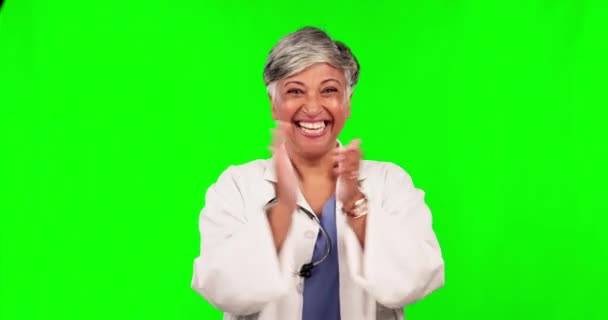 Green Screen Senior Happy Woman Doctor Applause Healthcare Goals Achievement — Stock Video