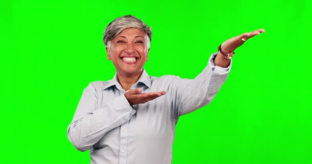 Презентация Пространство Деловая Женщина Зеленом Фоне Экрана Студии Рекламы Маркетинг — стоковое видео