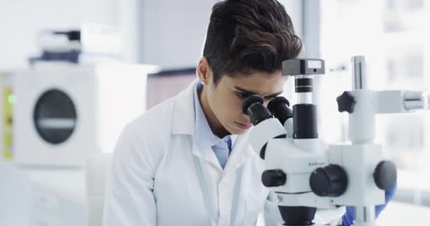 Ciencia Trabajo Equipo Para Covid Médicos Que Trabajan Microscopio Con — Vídeos de Stock