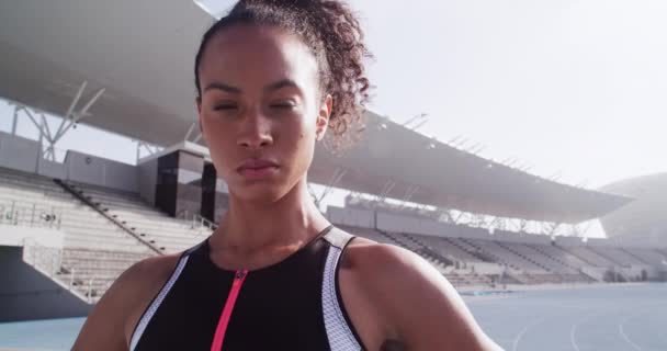 Corredor Fitness Retrato Mujer Negra Estadio Para Motivación Entrenamiento Ejercicio — Vídeo de stock