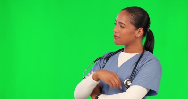 Γιατρός Γυναίκα Δείχνει Και Πράσινη Οθόνη Στην Παρουσίαση Της Υγειονομικής — Αρχείο Βίντεο