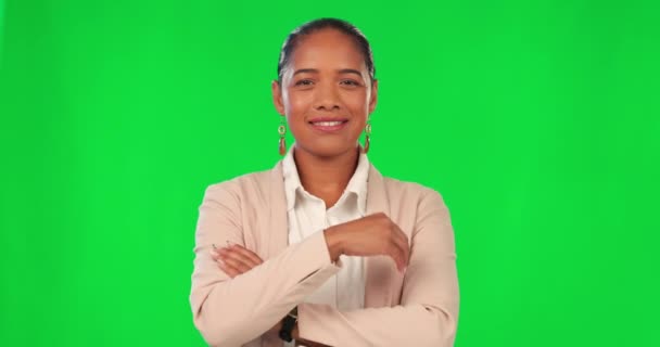 Yüz Yeşil Ekran Kollarını Kavuşturmuş Bir Kadın Stüdyo Arka Planında — Stok video