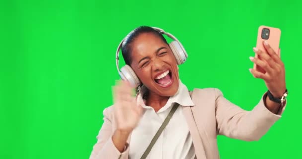Videollamada Pantalla Verde Danza Mujer Mientras Transmite Música Estudio Feliz — Vídeos de Stock