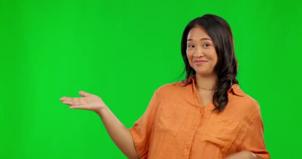 Mujer Asiática Feliz Palma Pulgares Hacia Arriba Pantalla Verde Para — Vídeo de stock