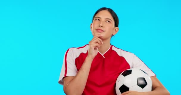 Mulher Jovem Futebol Pensar Com Bola Ideias Visão Para Carreira — Vídeo de Stock