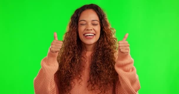 Mutlu Kadın Yeşil Ekranda Başarı Için Yüz Başparmak Yukarı Stüdyo — Stok video