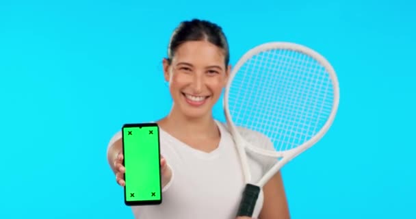 Telefon Yeşil Ekran Spor Pazarlaması Için Mavi Arka Planda Bir — Stok video