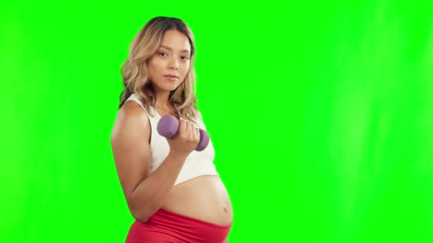 Гантели Физические Упражнения Здоровой Беременной Женщины Зеленом Экране Тренировкой Здоровья — стоковое видео