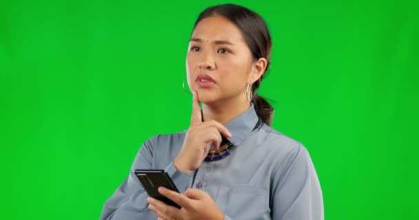 Telefone Pensamento Mulher Tela Verde Digitando Uma Ideia Pergunta Decisão — Vídeo de Stock
