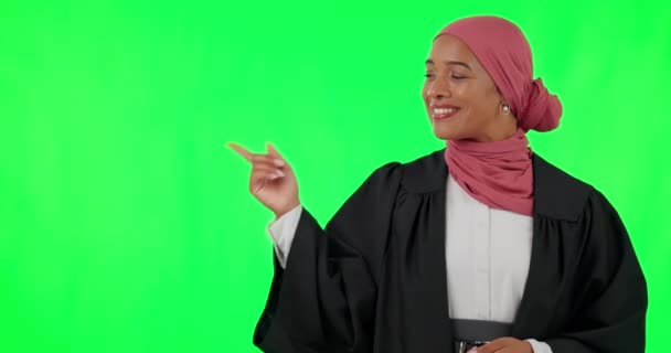Visa Domare Och Armar Korsas Med Ansiktet Muslimsk Kvinna Grön — Stockvideo