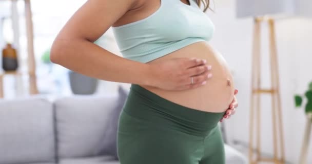 Gravid Kvinna Mage Gnugga Och Händer Hemmet Med Baby Kärlek — Stockvideo