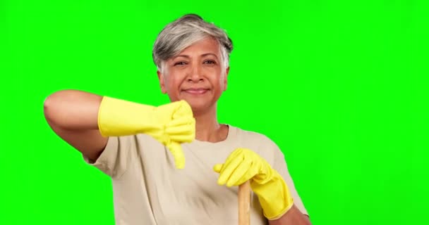 Πράσινη Οθόνη Αντίχειρες Προς Κάτω Ηλικιωμένη Γυναίκα Αντιμετωπίζουν Πρόβλημα Καθαρισμού — Αρχείο Βίντεο