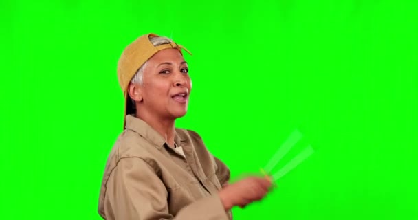 Złota Rączka Narzędzia Twarz Starszej Kobiety Zielonym Ekranie Dla Diy — Wideo stockowe