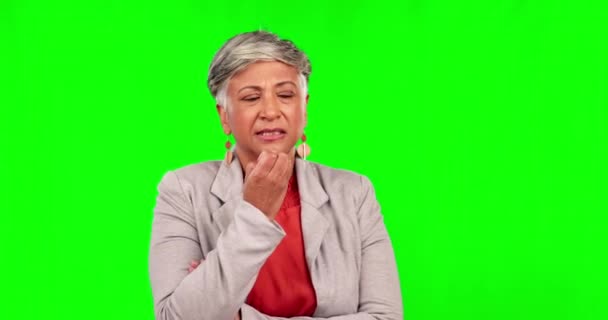 Πράσινη Οθόνη Σκέψη Και Ηλικιωμένη Γυναίκα Καρφί Δάγκωμα Άγχος Και — Αρχείο Βίντεο