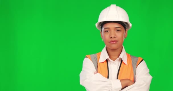 Γυναίκα Στις Κατασκευές Πρόσωπο Και Χέρια Σταυρωμένα Πράσινη Οθόνη Την — Αρχείο Βίντεο