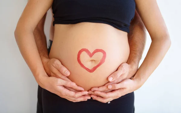 Detailní Záběr Těhotná Žena Srdcem Žaludkem Spojením Výživou Zdravím Wellness — Stock fotografie