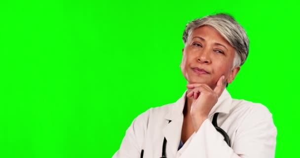 Zielony Ekran Lekarz Lub Starsza Kobieta Myśli Rozwiązaniu Wybór Lub — Wideo stockowe